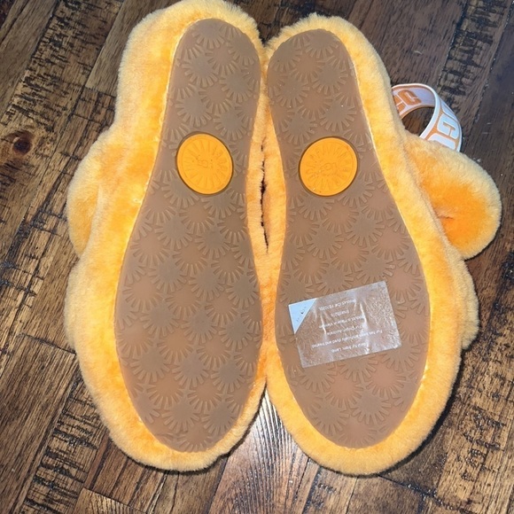 UGG Oh Yeah Sheepskin Slide Sandal
Slippers In California Poppy Size 6 US - Picture 11 of 14